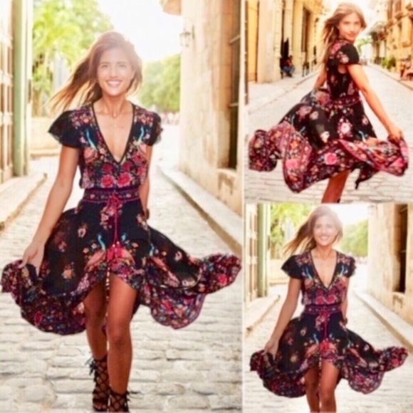 Dresses & Skirts - 5 ⭐️ Fave! Black Floral Print Maxi Dress